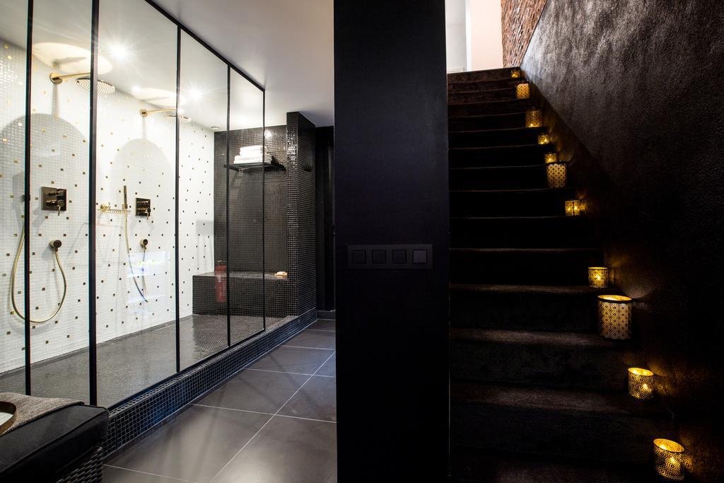 chambre avec jacuzzi sauna privatif Bruxelles Exterior foto