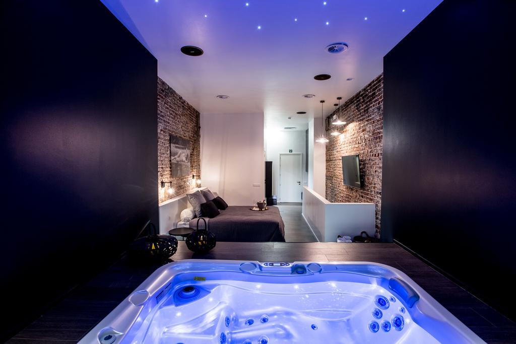 chambre avec jacuzzi sauna privatif Bruxelles Exterior foto